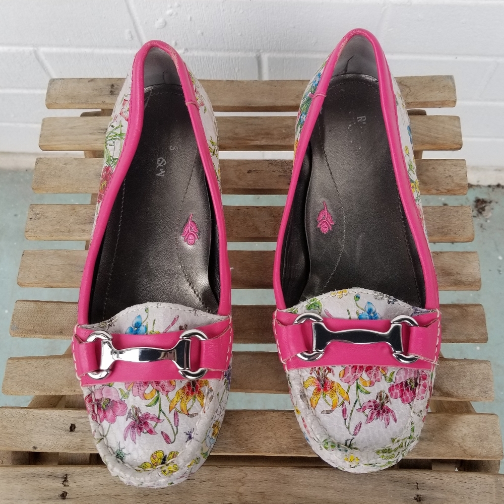 NWOT  GORGEOUS 100% LEATHER FLORAL LOAFERS BY ROS HOMMERSON - SIZE 7